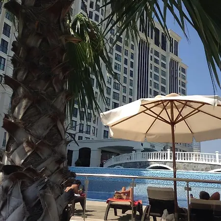 Deluxia Palace The Flat With A Pool View Апартаменты